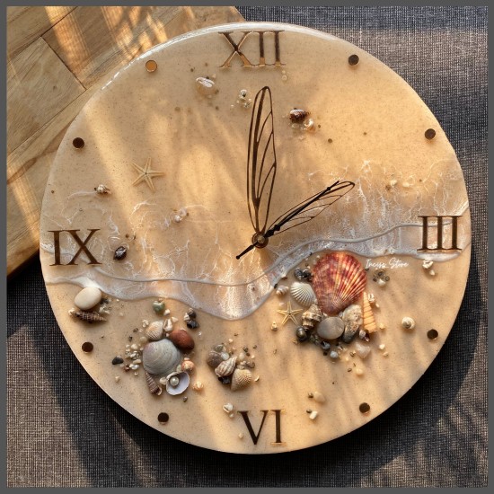 Resin Seashell Wall Clock - Handmade beach-themed decor for a personalized and thoughtful gift.