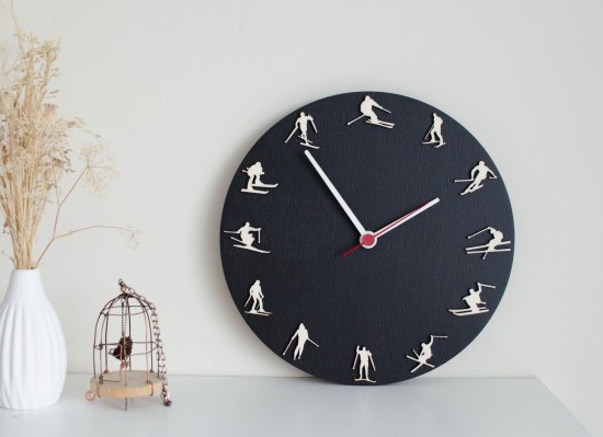 Personalized Ski Clock - Perfect decor for ski lovers, a unique gift for extreme sports enthusiasts.