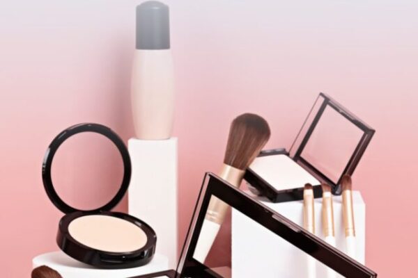 Essential Makeup Products for Your Kit Story